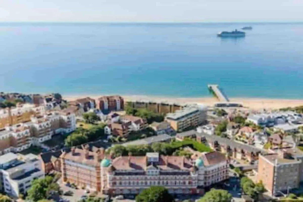 Burlington Mansions 2 Bed Triplex Apartment - Nr Seafront - Large Terrace - Gym And Pool Table - Free Allocated Parking Bournemouth
