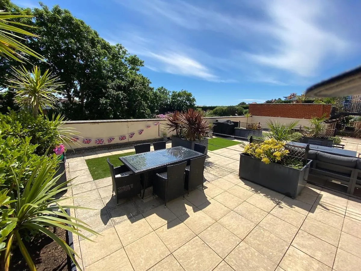 Burlington Mansions 2 Bed Triplex Apartment - Nr Seafront - Large Terrace - Gym And Pool Table - Free Allocated Parking Bournemouth