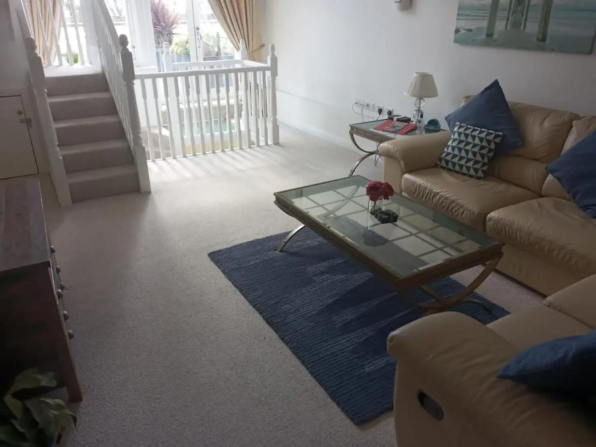 Burlington Mansions 2 Bed Triplex Apartment - Nr Seafront - Large Terrace - Gym And Pool Table - Free Allocated Parking Bournemouth