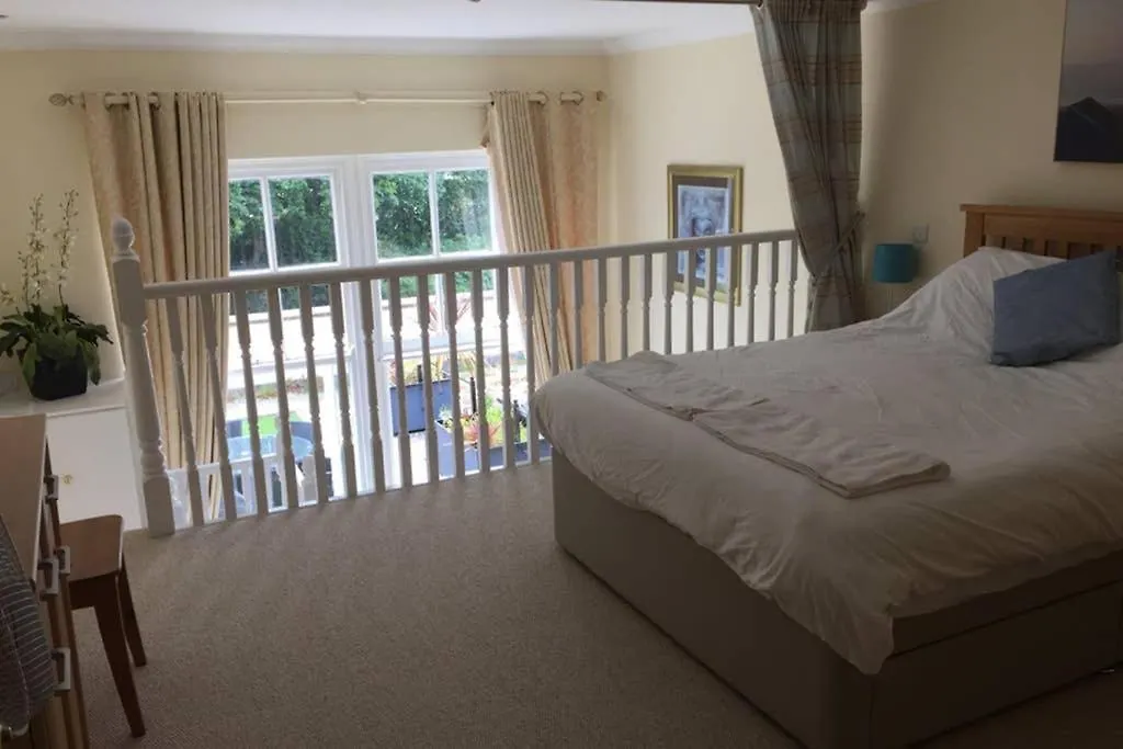 Burlington Mansions 2 Bed Triplex Apartment - Nr Seafront - Large Terrace - Gym And Pool Table - Free Allocated Parking Bournemouth