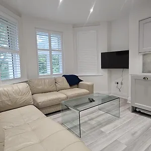 Apartment A Lovely 2 Bedroom Flat Ideal For Occasions, Bournemouth